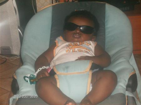 apr�s un bon biberon on se repose hahahahaha